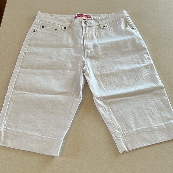 COS Pants - Cos Jeans NWOT Cool White Women's Embellished Bermuda Shorts Size 14 🤍